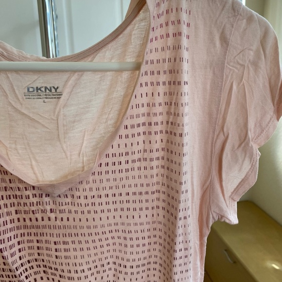 DKNY T-shirt size large - Picture 3 of 9